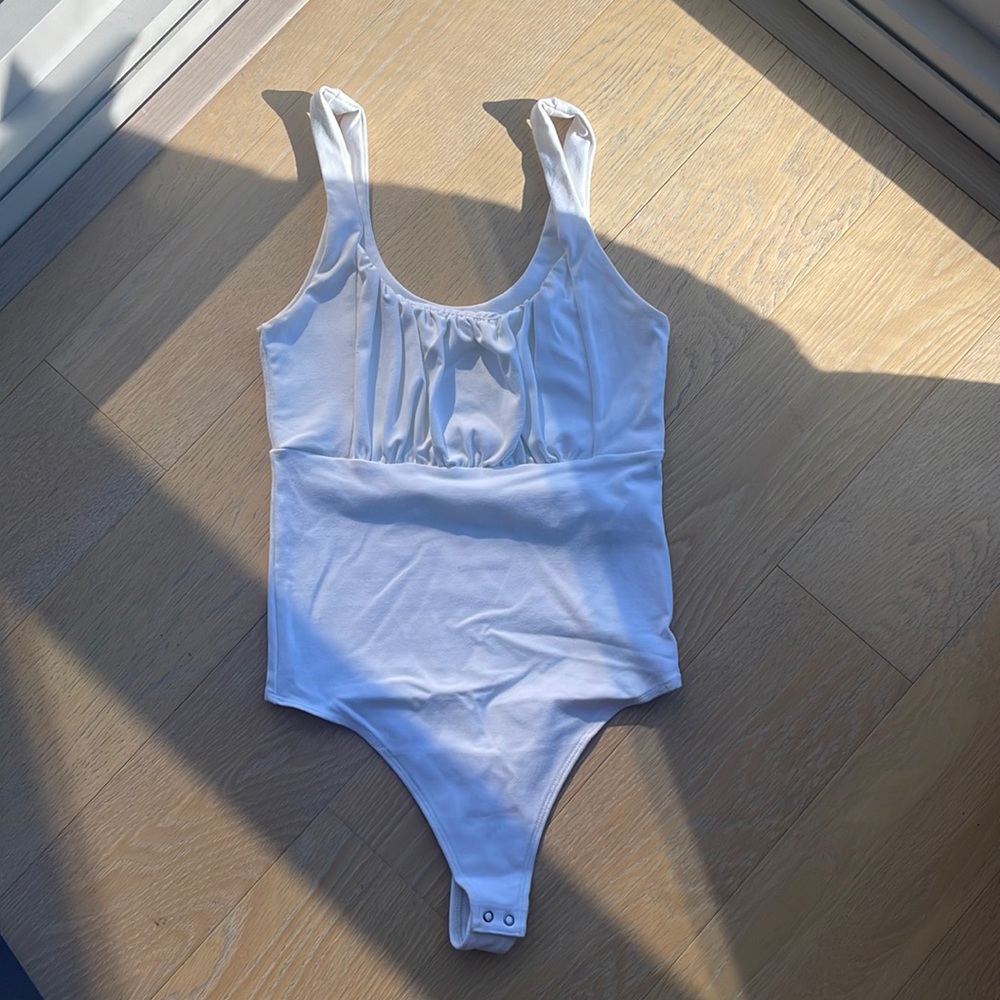Only worn twice! Abercrombie and Fitch white rouched body suit size XS